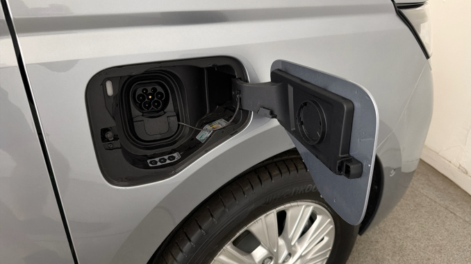 Volkswagen Multivan 1.5 TSI eHybrid Life 5dr 4MOTION DSG Estate - Image 30